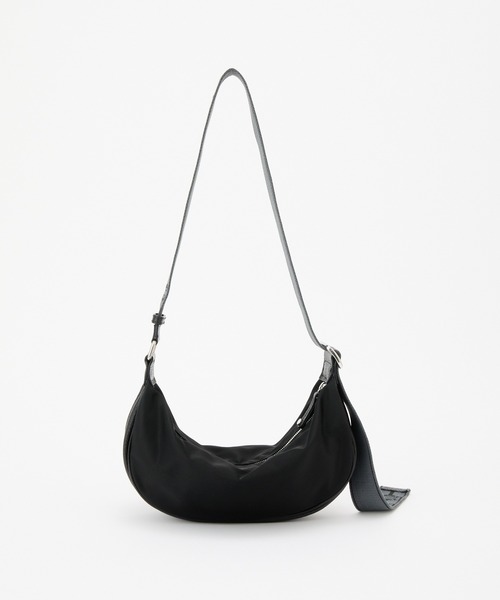 IACUCCI（イアクッチ） ショルダーバッグ FREE ブラック レディース