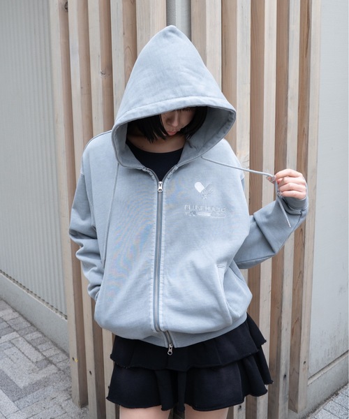 FLUKE HOLIC（フロックホリック） パーカー PIGMENT EMB LOGO CROPPED