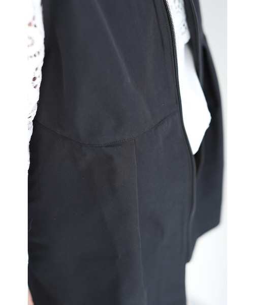 cawaii ベスト ジレ （黒）ウエストから流れるタックのジップアップ