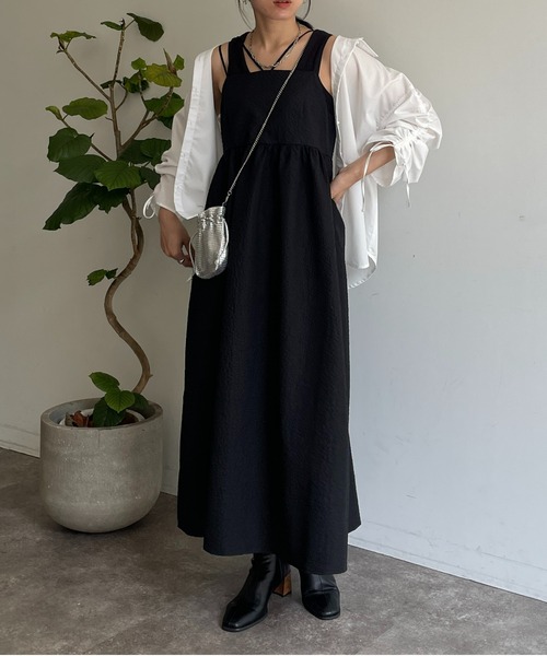 Thevon ワンピース ホルターネックエンボスキャミワンピース