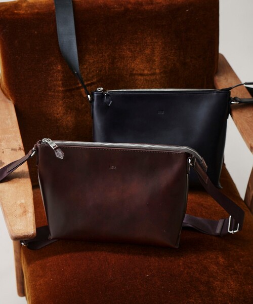 TAKEO KIKUCHI（タケオキクチ） ショルダーバッグ 「ヘビタンレザー