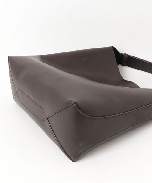 「CHARLES \u0026 KEITH」 ショルダーバッグ L ダークウッド レディースの画像
