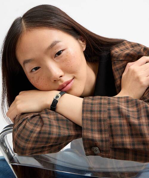 モコ新品未使用COACH レザー 編み込み ブレスレット ブラック COACH（コーチ） ブレスレット シグネチャー パヴェ レザー