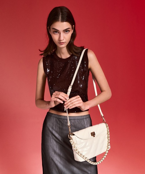 CHARLES & KEITH◆Fawn パネルチェーンハンドルショルダーバッグ Fawn フォーン パネルフロントフラップチェーンハンドルバッグ