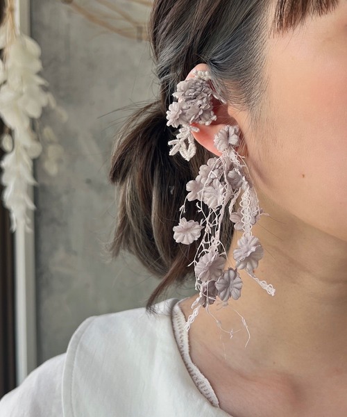 m.soeur（エムスール） イヤリング 小さなお花のアシンメトリー