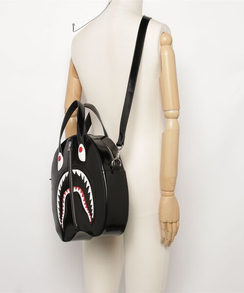 A BATHING APE（アベイシングエイプ） ショルダーバッグ SHARK LEATHER