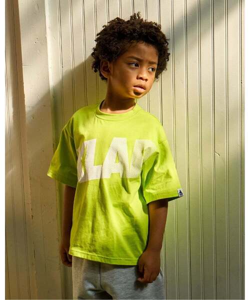 XLARGE KIDS（エクストララージ キッズ） tシャツ グラデーションロゴ