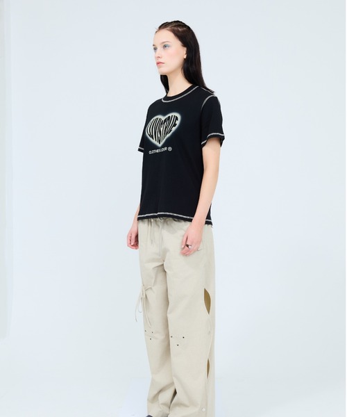 [LUVISTRUE]★24SS★韓国人気★HEART LOGO STITCH TEE LUVISTRUE]☆24SS☆韓国人気☆HEART LOGO STITCH TEE (LUV IS