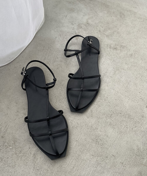 CAPRICIEUX LE'MAGE サンダル Tストラップフラットサンダル
