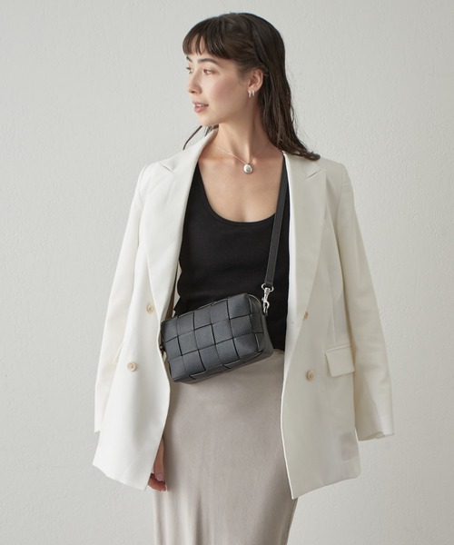 IACUCCI（イアクッチ） ショルダーバッグ FREE ブラック レディース