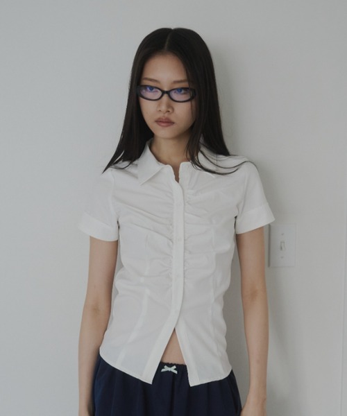 FEKETE（フェケテ） ブラウス シャツ 半袖 gather compact-fit shirt 
