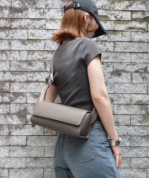 styiro ショルダーバッグ バッグ 横長ダックスフラップバッグ
