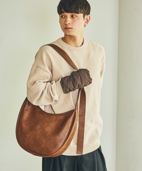 ブラウンレザー ハーフムーンショルダーバッグ LAKOLE（ラコレ） ショルダーバッグ フェイクレザーハーフムーン