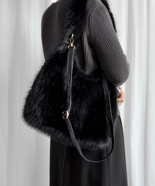 レザーショルダーバッグ 黒 ファー付き suppli mohh（サプリモー） ショルダーバッグ バッグ フェイクファー