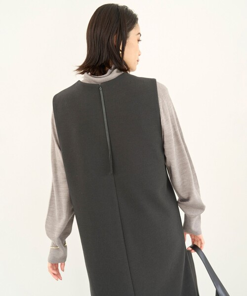 「UNFILO」 ノースリーブワンピース SMALL ベージュ レディースの画像