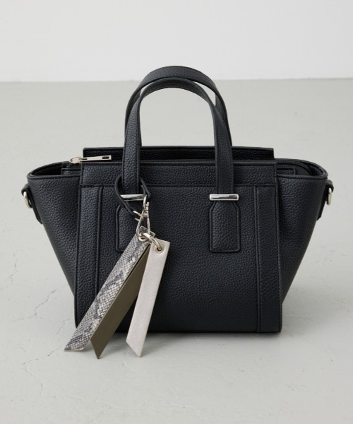 バッグ 黒 チャーム ワンハンドル チャームバッグ（ショルダーバッグ）｜green label