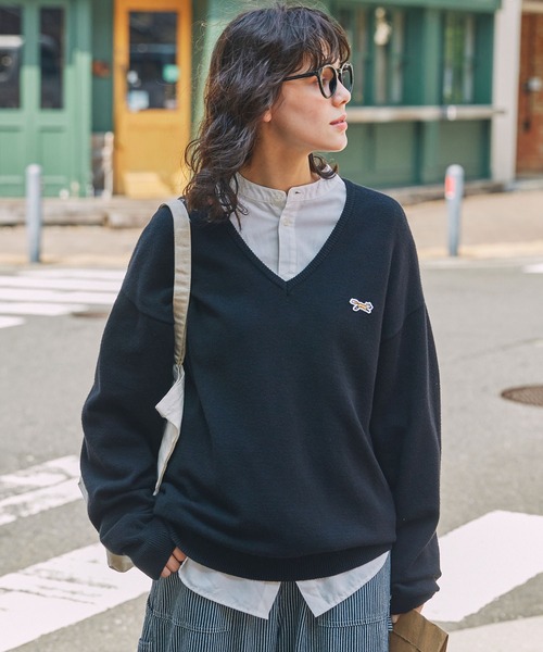 専用です。FOXEY NEWYORK SPORTS  ロゴ入りVネックセーター PENNEYS（ペニーズ） ニット セーター 別注 THE FOX ロゴワッペン刺繍