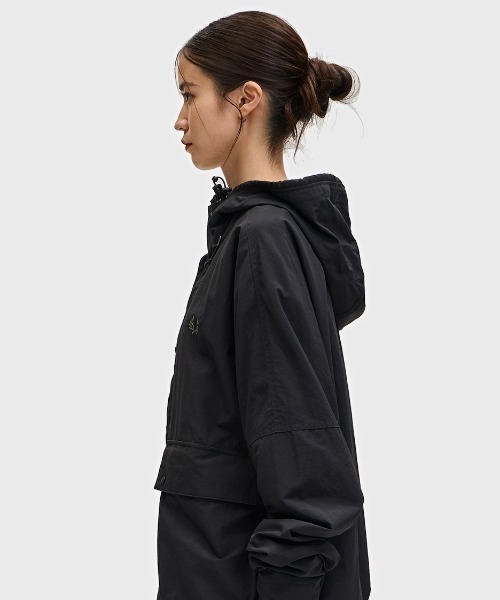 フレッドペリー　スポーツウェア　マウンテンパーカー FRED PERRY マウンテンパーカー ウインドブレーカー Cropped