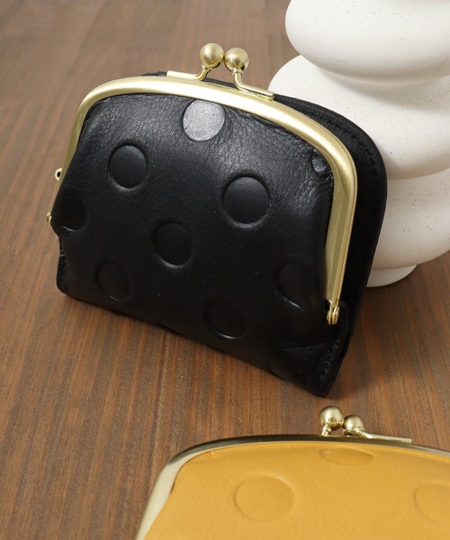 二つ折り財布　レディース　ドット柄　牛革　短財布　Zucchero　新品　未使用 二つ折り 二つ折り財布 財布 zucchero ドット型押し2つ折り財布