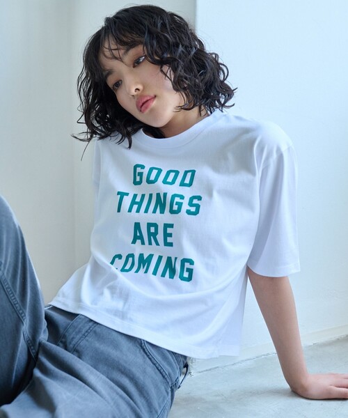 tシャツ 「GOOD THINGS ARE COMING」プリントTシャツ レディース