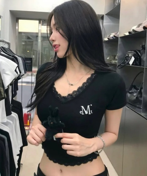 本日限定価格　nicenicemoment クロップド丈ニットTシャツ　S 黒 本日限定価格 nicenicemoment クロップド丈ニットTシャツ S 黒