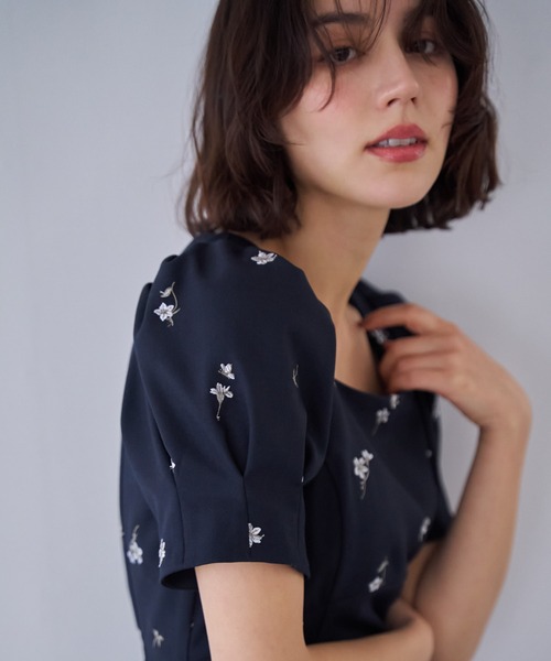 NOELA（ノエラ） ワンピース 半袖 「Premium」フラワー刺繍ワンピース