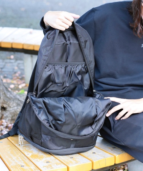 SPALDING ブラック リュック Amazon.com : Spalding Basketball Backpack - Black Sports Bag
