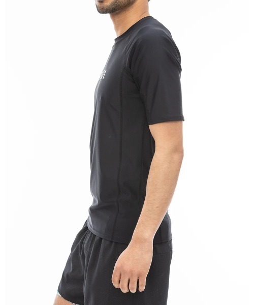 ルーカラッシュガード　Mサイズ　今期モデル7920円 RVCA 最短翌日配達 2024年夏新作 ルーカ ルカ スポーツ 半袖 T