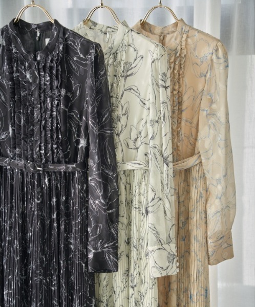 ERADIE（エラディエ） ワンピース Flower print pleats one piece