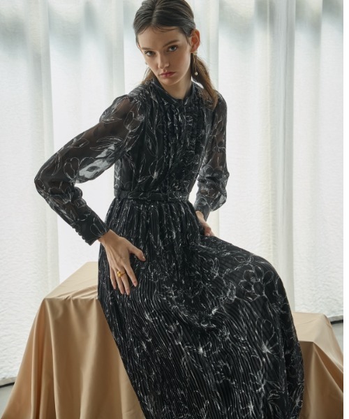 【新品】ERADIE エラディエ フラワープリントプリーツワンピース ERADIE（エラディエ） ワンピース Flower print pleats one piece