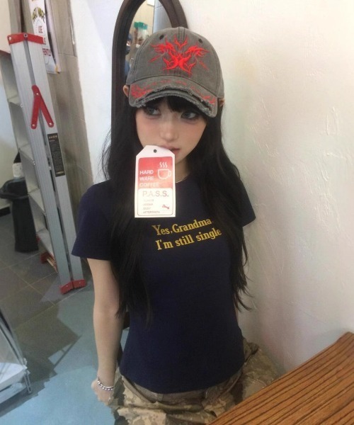 NY 短丈 tシャツ y2k ストリート ヴィンテージ ロゴt セール】ロゴ Y2K クロップド ショート丈 ドロースト
