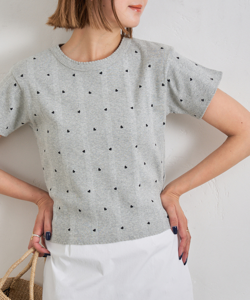 U by SPICK&SPAN 針抜きリブハートグレートップス新品 セール】針抜きリブハートプリントトップス（Tシャツ/カットソー