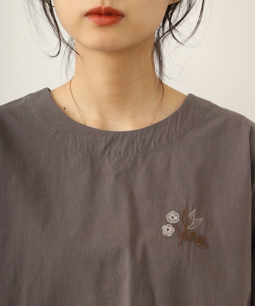ブラウス シャツ EMAGO 裾ギャザー花刺繍ブラウス レディース Emago ブラウス シャツ EMAGO 裾ギャザー花刺繍ブラウス