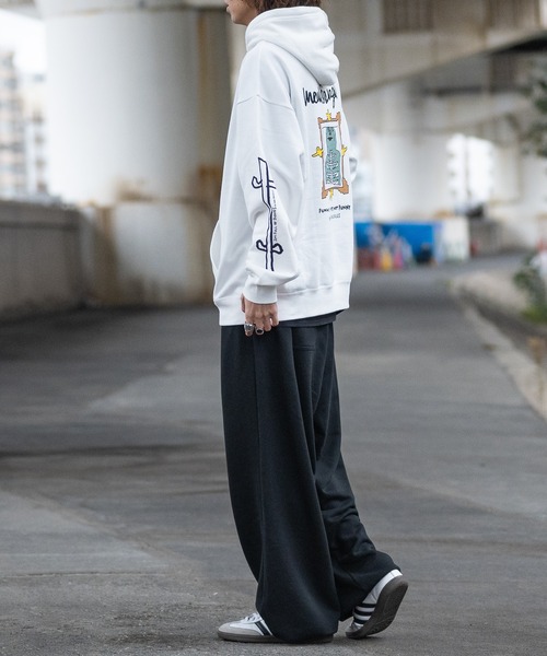 BLVCK PARIS x Basquiat 'Crown' フーディ パーカー 2色 送料込 BLVCK PARIS x Basquiat 'Crown' フーディ パーカー 2色 送料込