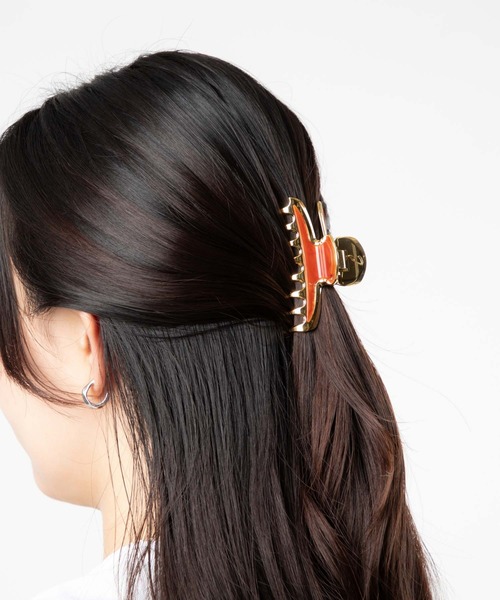 ¨̮シェイプレザーのヘアクリップ　1 ̮シェイプレザーのヘアクリップ 1 Prada ロゴ ヘアクリップ | シルバー