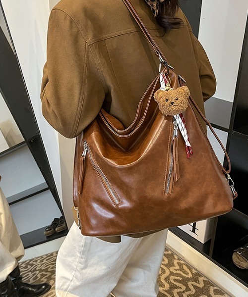 2026春夏新作ハンドメイド　クマモチーフの編み物トートバッグくまさんチャーム付 pyornim（ピョルニム） トートバッグ 「26年春夏新作」「3WAY