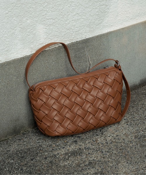 lawgy（ラウジー） ハンドバッグ woven look single handle bag 