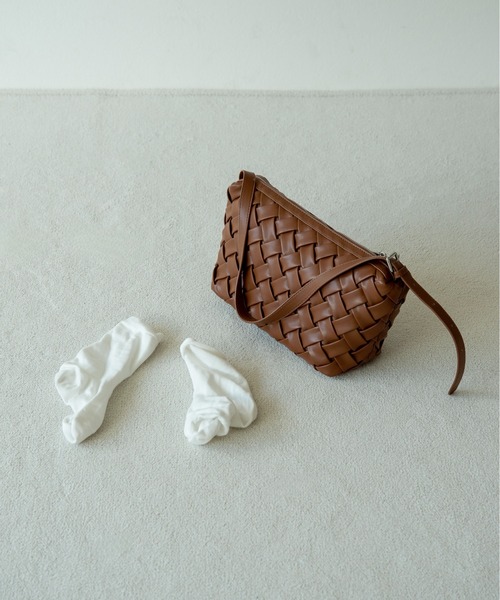 lawgy（ラウジー） ハンドバッグ woven look single handle bag
