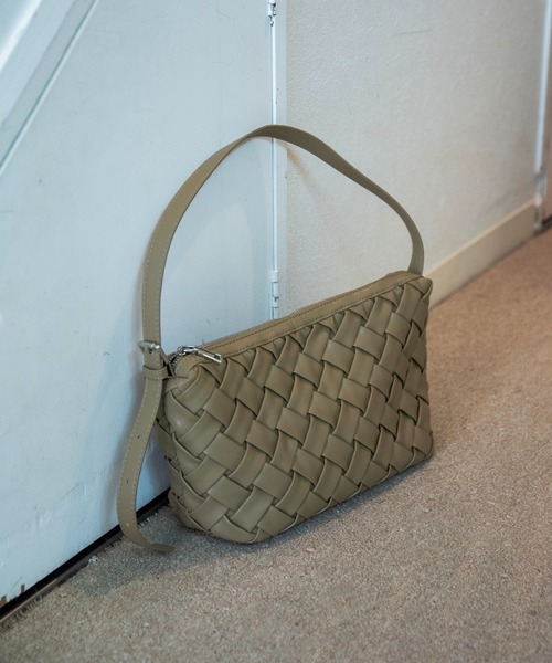 lawgy（ラウジー） ハンドバッグ woven look single handle bag 