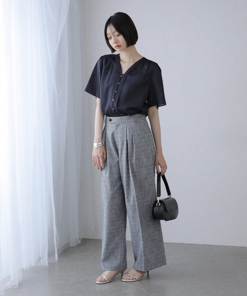 La TOTALITE（ラ トータリテ） ブラウス シャツ 「洗える」Vネック