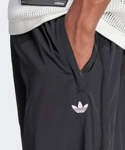 ★送料・関税込★adidas★3-Stripes オーバートラックパンツ★ adidas スウェットパンツ ジャージ Adilenium シーズン 3