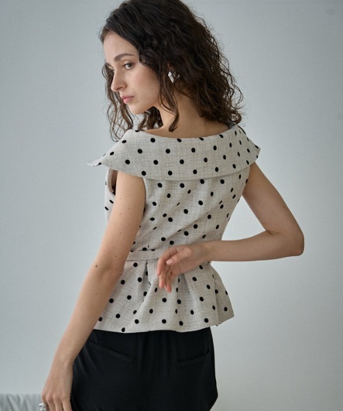 ERADIE オフショルワイドカラー TOP Ivory ERADIE ブラウス シャツ Off-shoulder wide collar TOP