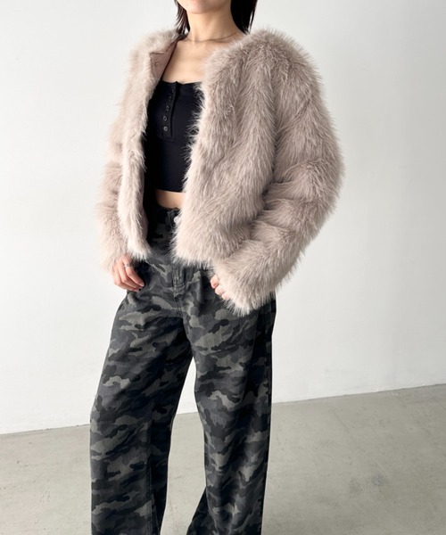 美品 自由区 フェイクファージャケット グレージュ ノーカラー ゆったり 大きめ Bamm ジャケット ノーカラージャケット ノーカラーフェイクファー