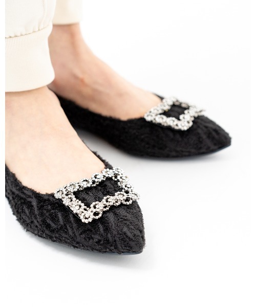 パンプス ポインテッドトゥ フラット ビジューバックル : ZOZOTOWN