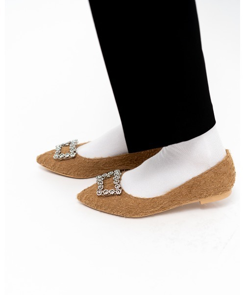 パンプス ポインテッドトゥ フラット ビジューバックル : ZOZOTOWN