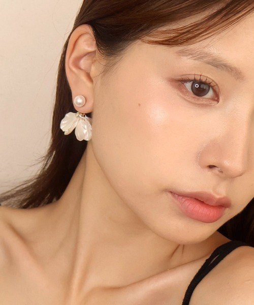 CEMO NEMO（セモネモ） ピアス シェル調 フラワー×パール バック