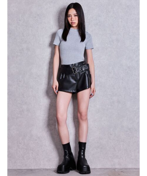 GYDA（ジェイダ） パンツ ベルト付きストレッチフェイクレザーショート
