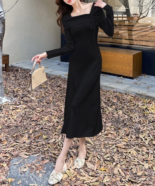 ♡ 人気完売♡ 花モチーフ付 袖ニットワンピ ♡ 人気完売♡ 花モチーフ付 袖ニットワンピ