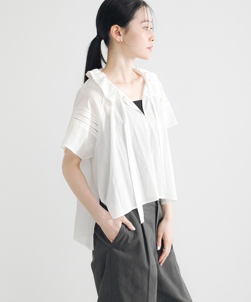 【アーバンリサーチ】ハーフスリーブフリルカラーブラウス URBAN RESEARCH｜ハーフスリーブフリルカラーブラウス | Rakuten