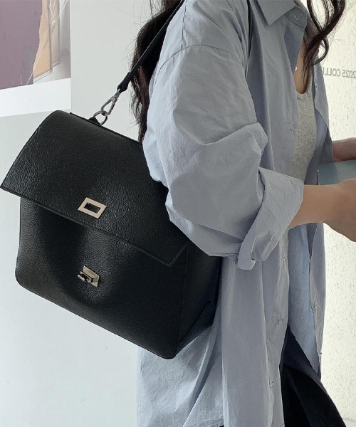 黒 レザー ショルダーバッグ フラップ付き ショルダーバッグ バッグ フラップ付きPUレザーバッグ レディース
